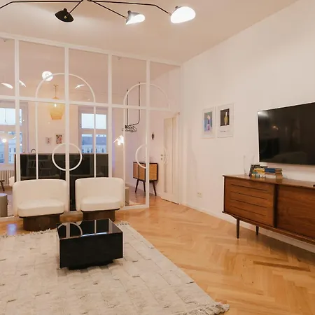 Apartment Luxury With Bathtub & Main Square View