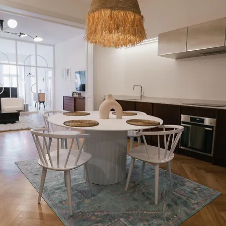 Apartment Luxury With Bathtub & Main Square View