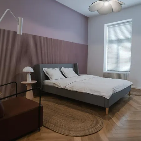Apartment Luxury With Bathtub & Main Square View