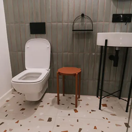 Luxury With Bathtub & Main Square View Apartment *